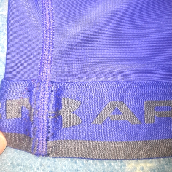 (M)🆕️💜Under Armour Mid Violet Sports Bra💜 Ptp 15"× L 12" - Picture 5 of 6
